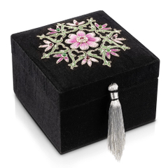 New Arrival Square Velvet Embroidery Travel Jewelry Storage Case Necklace Ring Jewelry Organizer Gift Box With Tassel