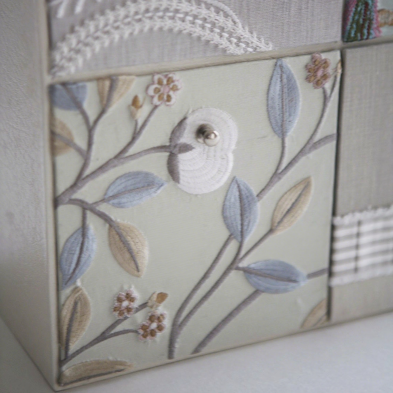 Fabric Hand Embroidery Makeup Organizer Box Snap Button Open Jewelry Packaging Bracelet Watch Storage Box Cosmetic Gift Box