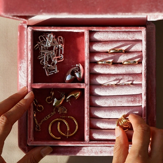 Golden Pattern Jewelry Box Travel Custom Logo Embroidery Velvet Necklace Earring Packaging Box 