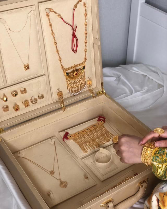 Luxury Leather Jewelry Suitcase Storage Box Soft Fabric Roll Pouches Wooden Jewelry Organizer Roll Earring Ring Pendant Gift Box