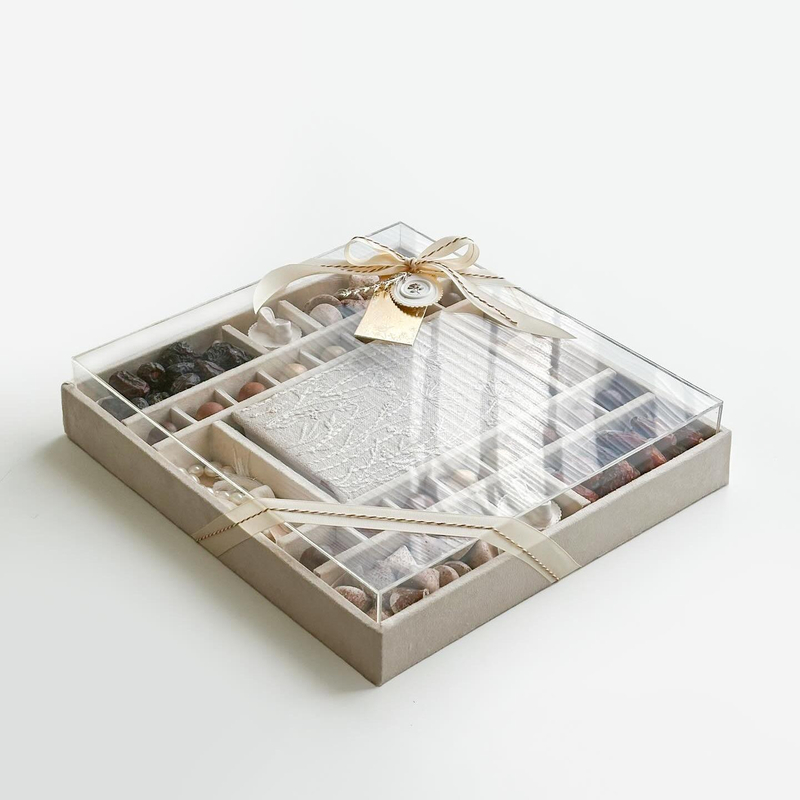 Custom Square Suede Food Box Candy Chocolate Covered Strawberry Sweet Acrylic Ramadan Gift Boxes Packaging Transparent Lid