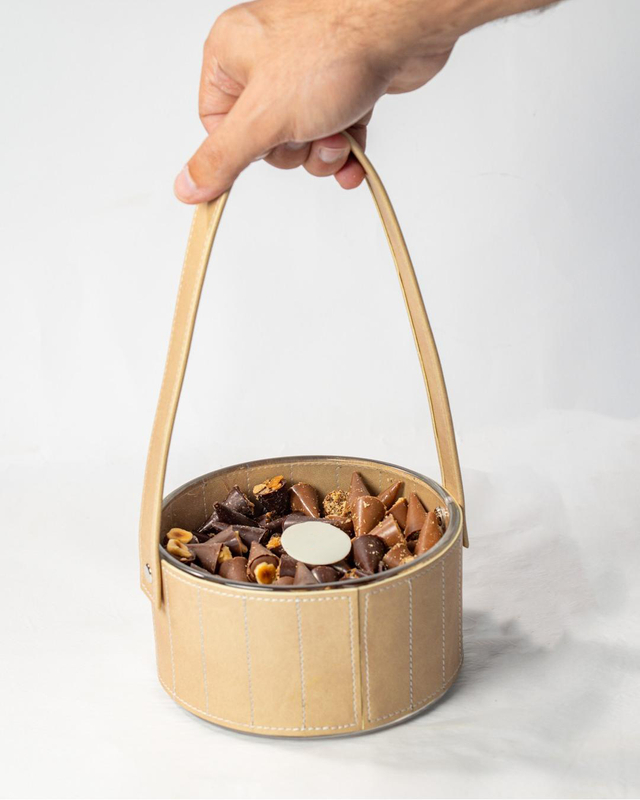 Handmade Acrylic Lid Chocolate Praline Handle Box Cylinder Fabric Packaging Chocolate Candy Gift Boxes Set with Clear Window