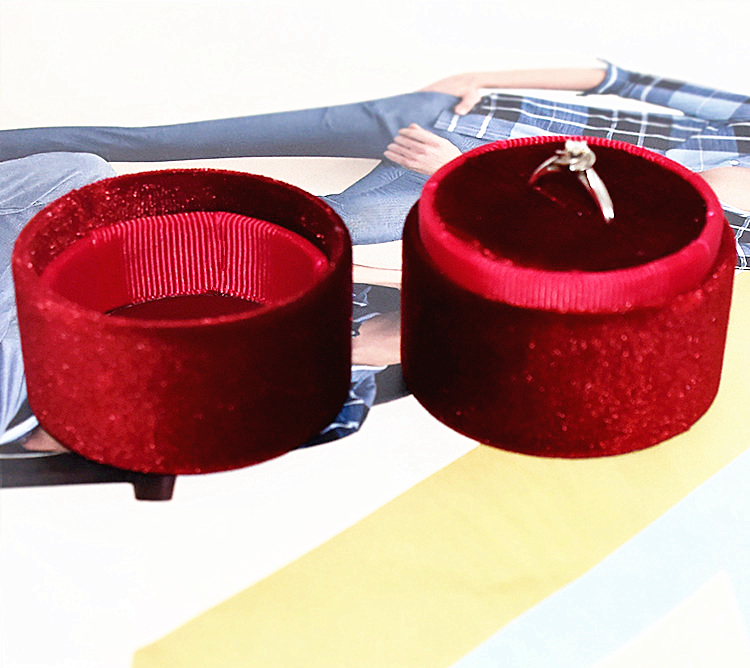 Custom Handmade Luxury Velvet Round Weeding Ring Boxes For Jewelry Suede Ring Box Wholesale