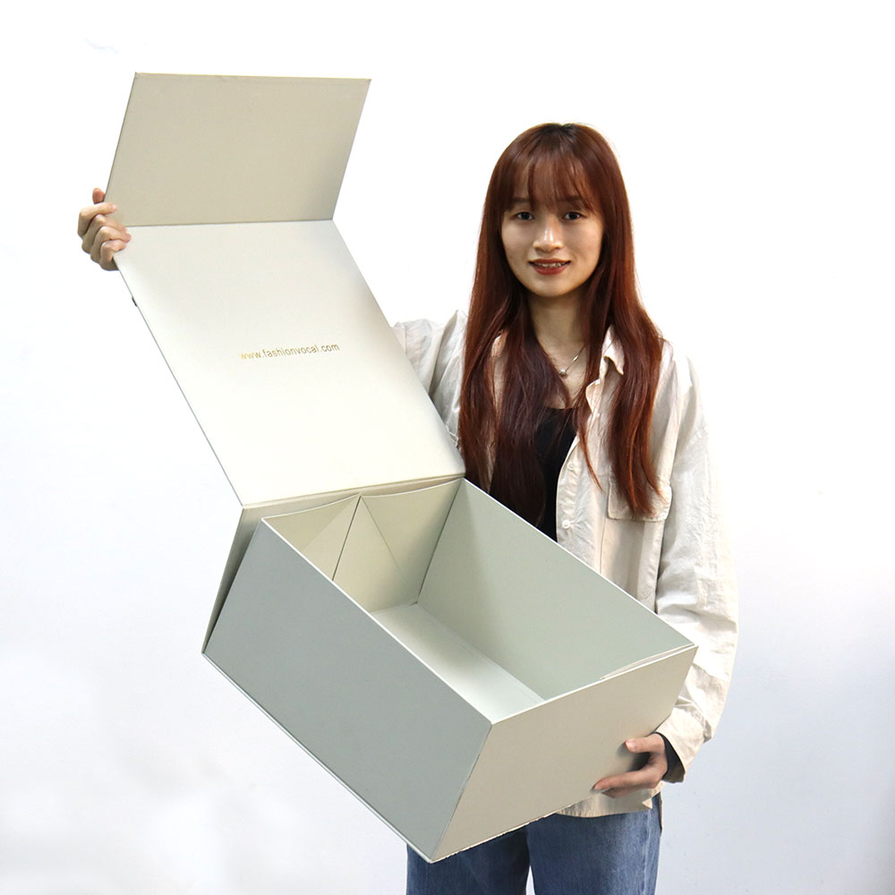 Large Paper Cardboard Magnetic Closure Folding Clothing Cosmetic Skincare Set Gift Storage Packaging Box
