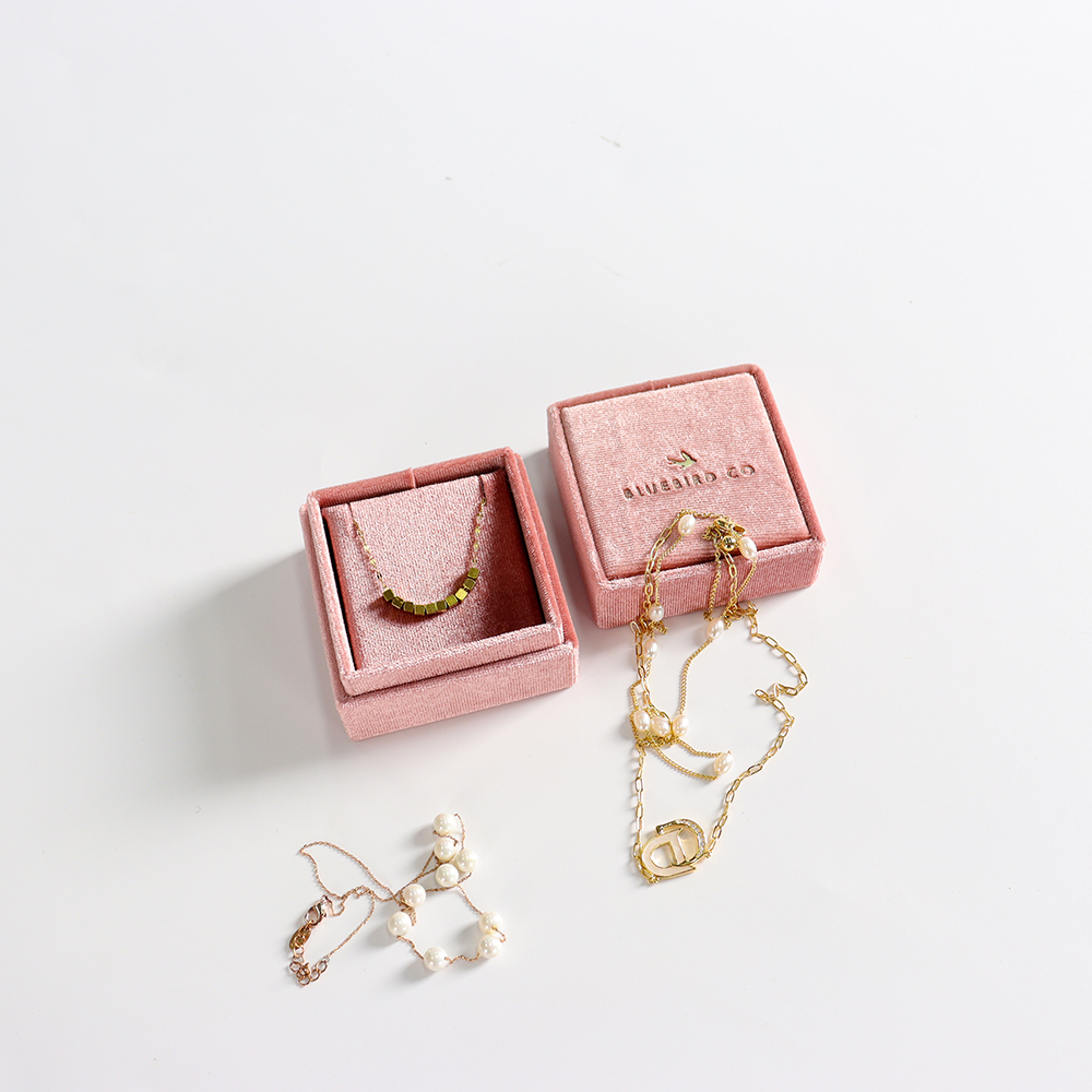 Custom Logo Square Flannelette Box Luxury Velvet Earring Bracelet Necklace Ring Packaging Gift Countertop Jewelry Packaging Box