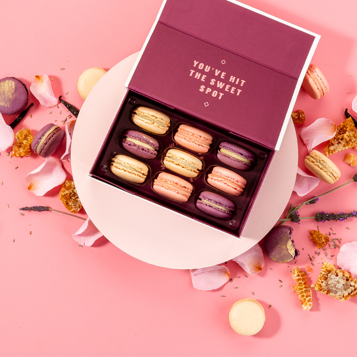 12 Pcs Macaron Pastry Colorful Birthday Gift Box Custom Printing Logo Food Ramadan Dessert Chocolate Packaging Box with Ribbon