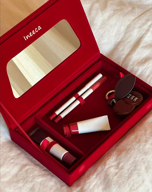 Custom Logo Red Velvet Magnetic Flap Skincare Lip Gloss Packaging Boxes Empty Makeup Cosmetic Organizer Storage Box with Mirror
