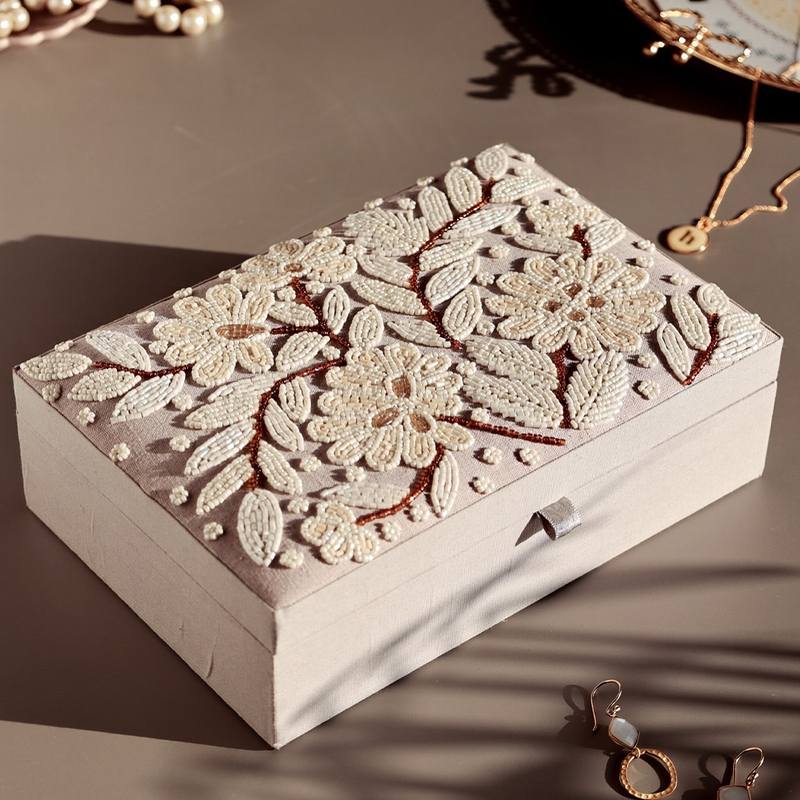 Handmade White Flower Embroidered Beaded Jewelry Wood Gift Box Fabric Jewelry Ring Box Packaging Luxury Jewelry Storage Box Set