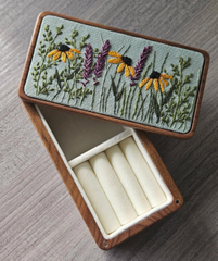 Premium Embroidered Jewelry Box Floral Pattern Linen Fabric Jewelry Box Organizer Packaging Wooden Box for Ring Jewelry