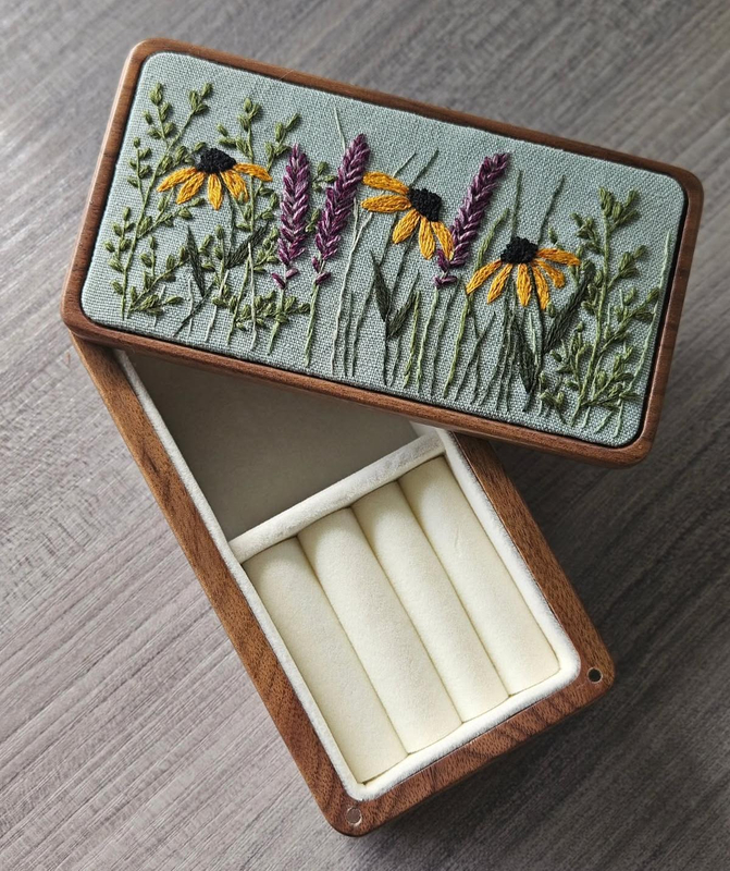 Premium Embroidered Jewelry Box Floral Pattern Linen Fabric Jewelry Box Organizer Packaging Wooden Box for Ring Jewelry