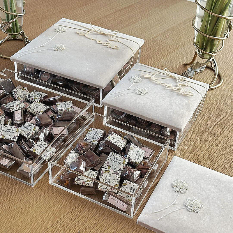 Premium Wedding Favour Candy Box Fabric Embroidered Box White Beaded Transparent Sweets Chocolate Bonbon Packaging Box