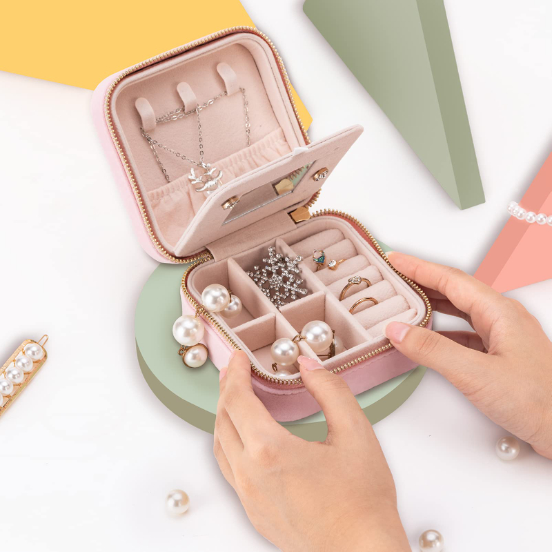 Small Velvet Travel Jewelry Organizer Box for Women Earring Ring Necklace Pendant Jewelry Travel Case Packaging Box with Mirror