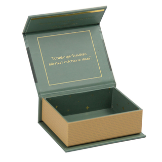 Custom Colorful Paper Cardboard Magnetic Closure Folding Personalized Cosmetic Skincare Set Gift Packaging Box