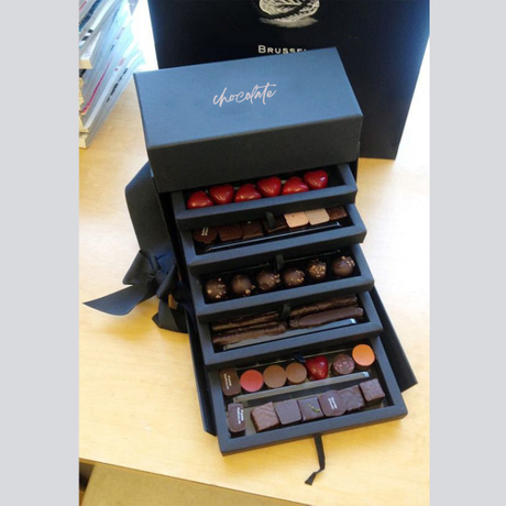 Luxury Valentine Chocolate Packaging Box Cardboard Custom Logo Drawer Candy Valentine's Day Paper Truffle Chocolate Gift Box