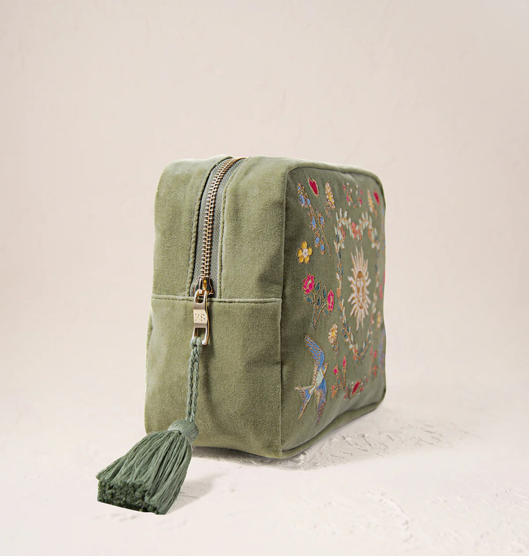 Personalized Women Skincare Travel Makeup Cosmetic Pouch Bag Embroidered Flower Velvet Cosmetic Clutch Bag Set with Tassels Zip