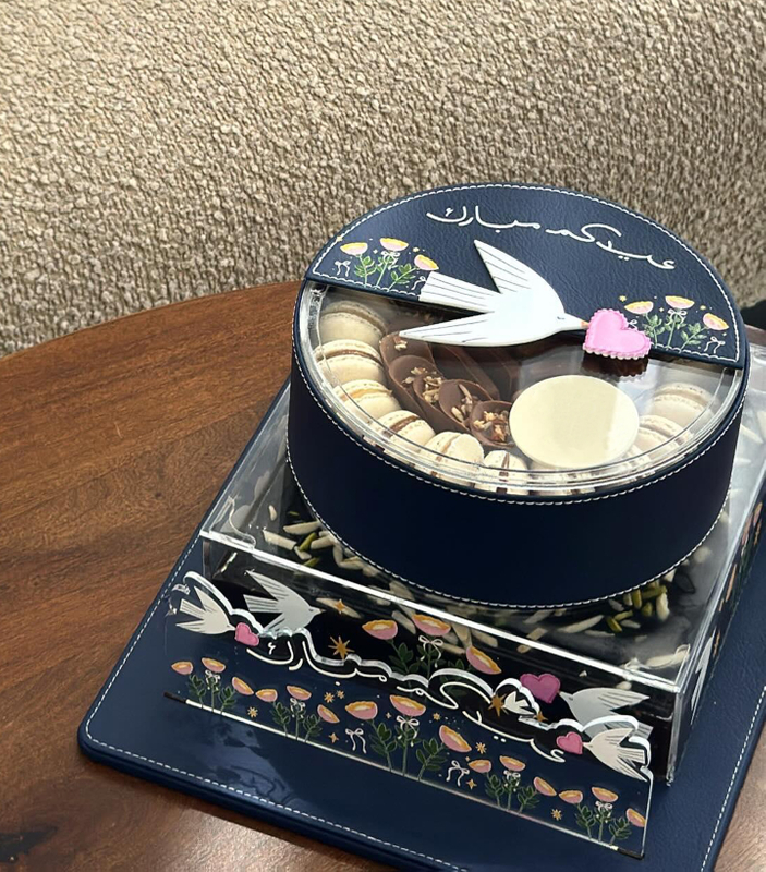 Personalized Chocolates Candy Box Macaron Packing with Leather Tray Ramadan Giveaways Chocolate Strawberry Macaron Gift Box