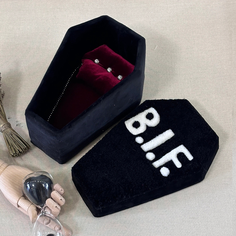 Hand Coffin Shaped Paper Earring Necklace Jewellery Box Packaging Halloween Gothic Velvet Towel Embroidery Jewelry Box Organizer
