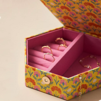 Customizable Watch And Bracelet Box Floral Fabric Design Ring Box Storage Little Bee Logo Paper Magnetic Necklace Box Packaging