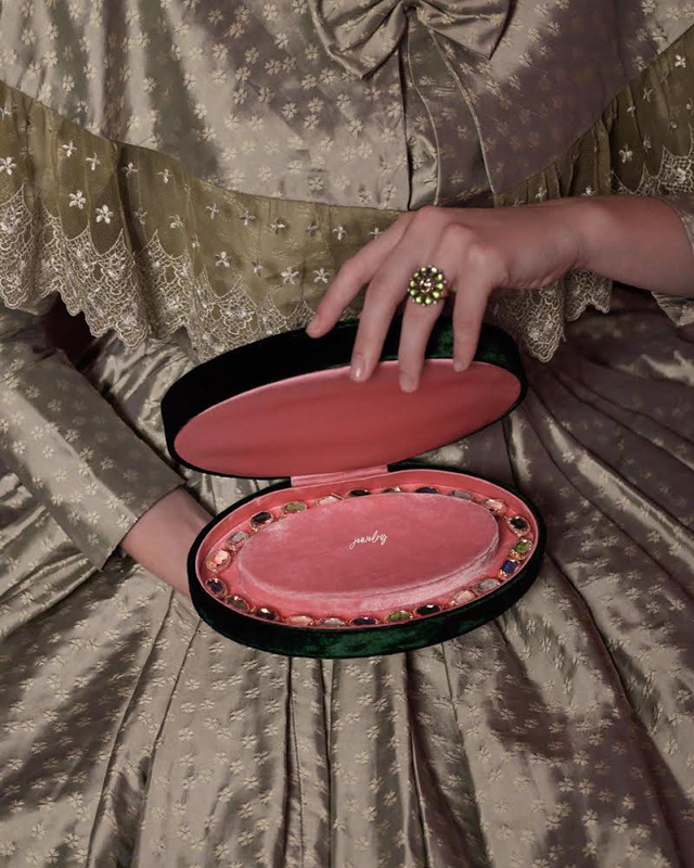 Oval Green Necklace Earrings Jewelry Box