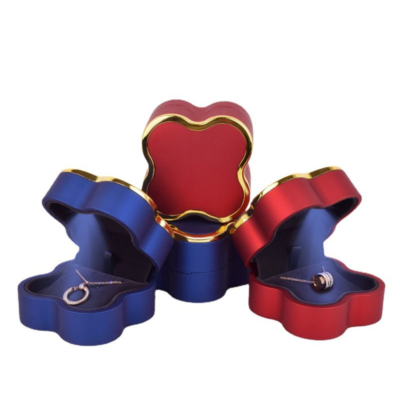 Valentine's Day Ring Pendant Rubber Lacquer With Lamp Necklace Box Creative Clover LED Light Jewelry Box