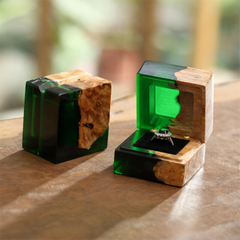 Custom Logo Square Wood Ring Box Packaging Walnut Luxury Gift Ring Case Mini Boxing Ring Wedding Jewelry Display Storage Box