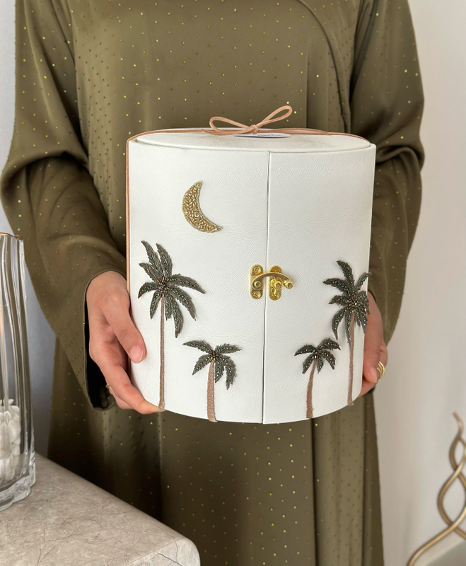 Food Hand Embroidery Candy Box Round Dessert Ramadan Chocolate Box Leather Personalized Sequin Embroidered Candy Box Packaging