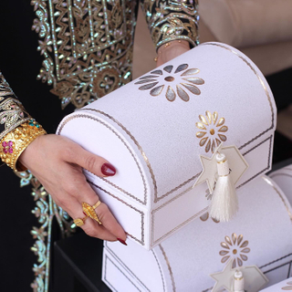 Gold Foil Floral Sweet Box Packaging Supplier for Wholesale