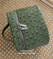 //5jrorwxhomnkrik.ldycdn.com/cloud/loBplKonRilSoqpiqlplk/makeup-bag.png