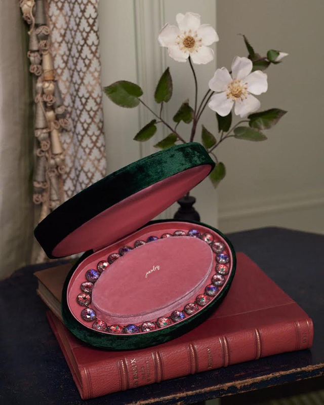 Oval Green Necklace Earrings Jewelry Box