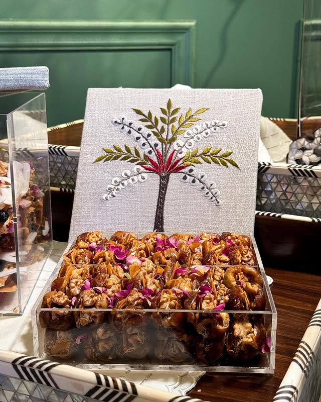  Handmade Embroidery Fabric Pecans Acrylic Clear Custom Ramadan Chocolate Box Packaging Dessert Macaron Wedding Gift Candy Box