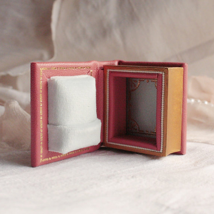 Custom Logo Small Vintage Velvet Travel Double Open Book Shape Ring Jewelry Gift Packaging Box Wholesale