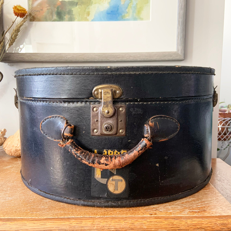 Antique Hat Box Case Custom Leather Cowboy Hat Box Storage Large Round Metal Bar Lock Hat Travel Case Packaging with Handles