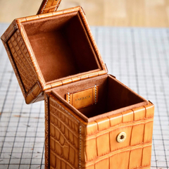 Vintage Brown Perfume Box Snap Button Closure Golden Alligator Leather Essential Oil Skin Care Case Empty Skincare Perfume Box 