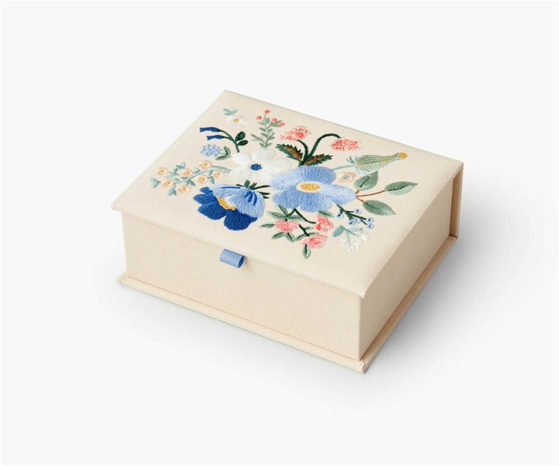Flip Top Floral Embroidery Box Antique Books Jewelry Mementos Box Wedding Invitation Embroidered Fabric Floral Box