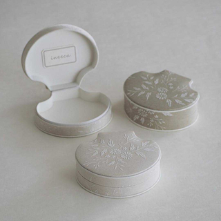 Seashell Shaped White Ring Earring Box