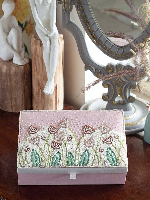 Handmade White Flower Embroidered Beaded Jewelry Wood Gift Box Fabric Jewelry Ring Box Packaging Luxury Jewelry Storage Box Set