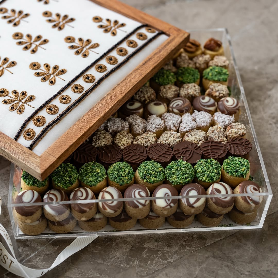 acrylic chocolate box (8)