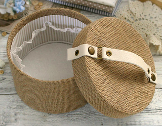 Handmade Natural Jute Burlap Storage Basket Portable Packaging Paper Box with White Handle Round Storage Decoration Box