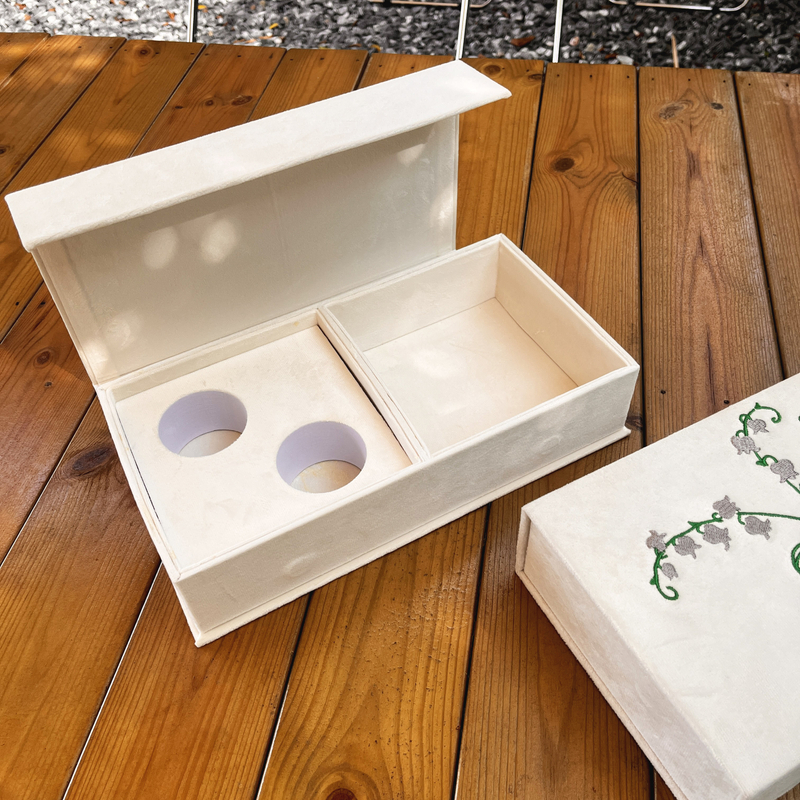 Flip Custom Elegant Velvet Perfume Box Packaging Empty Bottle 50ml Magnetic Design Flowers Embroidered Skincare Perfume Gift Box
