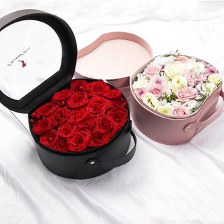 Creative Portable Apple Shaped Leather Valentine's Day Immortal Flowers Gift Box with Transparent Window