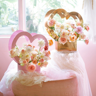 New Paper Love Flower Tote Bag for Teacher's Day Flower Arrangement Rose Packing Box Portable Flower Basket