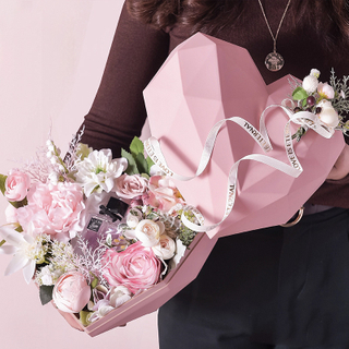 Exquisite High-End Heart Acrylic Valentine's Day Rose Flower Gift Box Empty Rigid Box for Present Packaging