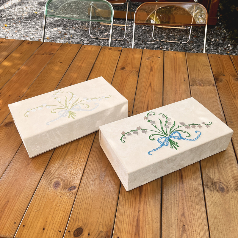 Flip Custom Elegant Velvet Perfume Box Packaging Empty Bottle 50ml Magnetic Design Flowers Embroidered Skincare Perfume Gift Box
