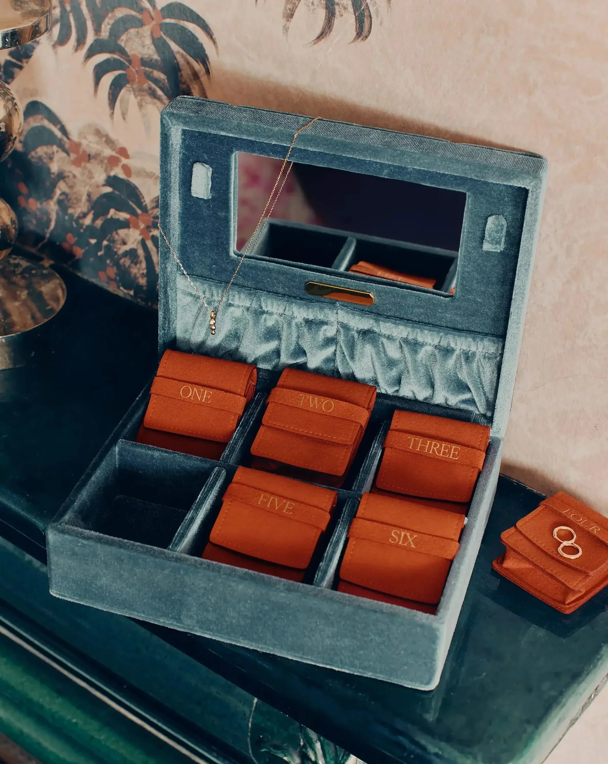 velvet jewelry box (3)