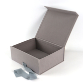Custom Portable Paper Magnetic Closure Folding Card Game Set Packaging Box with Customized Design Printing for Party