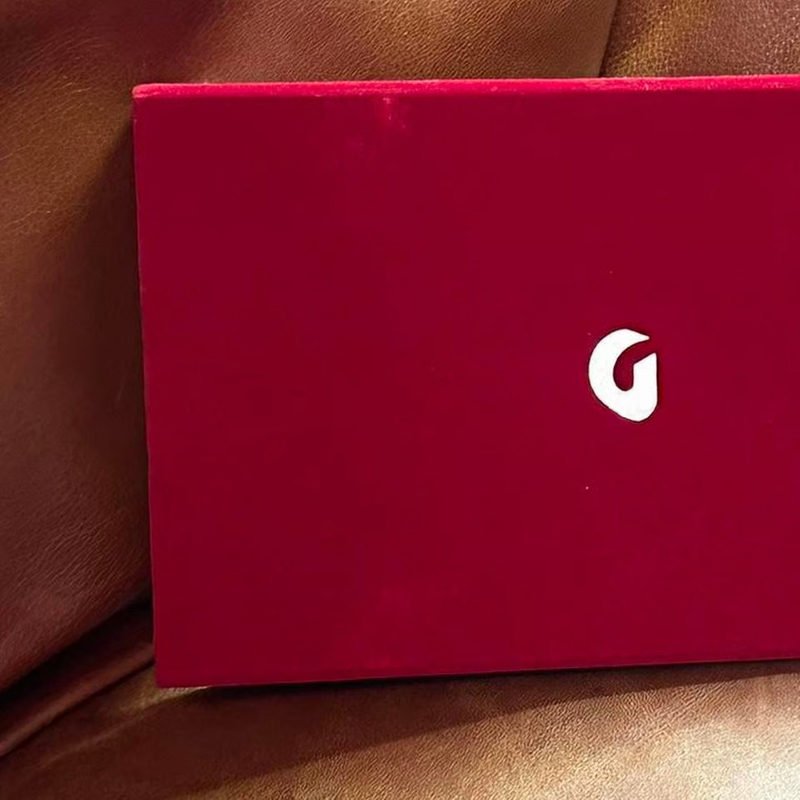 Custom Logo Red Velvet Magnetic Flap Skincare Lip Gloss Packaging Boxes Empty Makeup Cosmetic Organizer Storage Box with Mirror