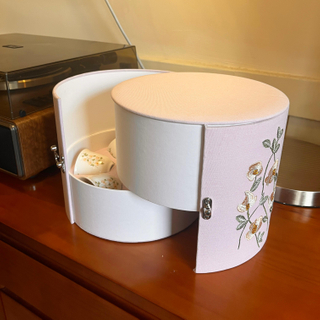 Double Layer Rotating Flower Embroidery Travel Tea Cup Set Gift Box