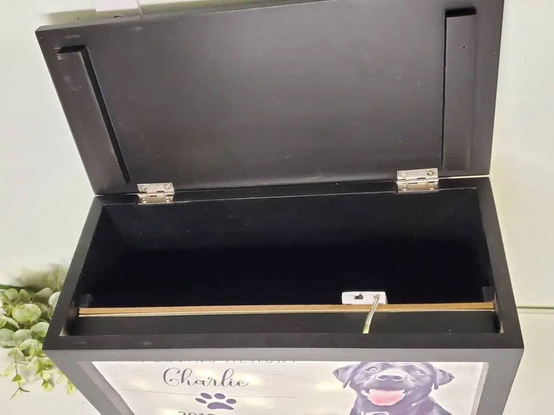 Custom Pet Dogs Caskets Urns Memorial Shadow Box for Photo Cards Wooden MDF Beautiful Memorial Box Packaging Pet Cremation Box 