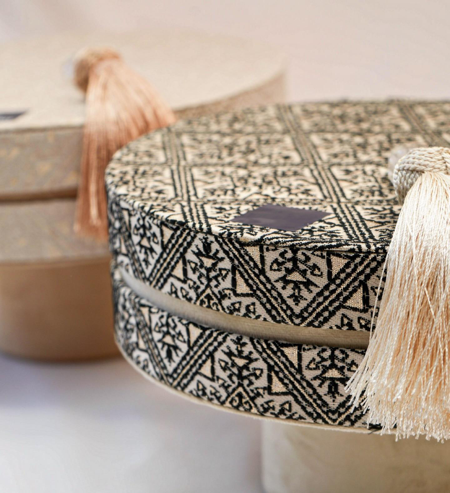 round chocolate box (6)