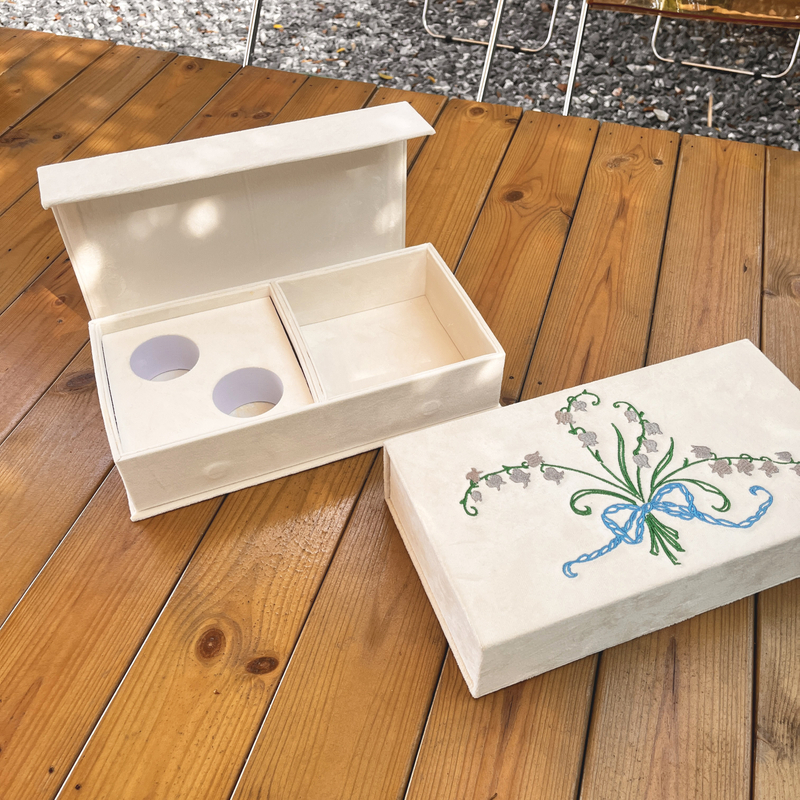 Flip Custom Elegant Velvet Perfume Box Packaging Empty Bottle 50ml Magnetic Design Flowers Embroidered Skincare Perfume Gift Box